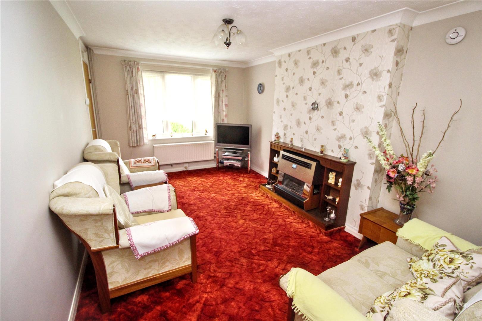 2 bed property in Derrick Close, Reading